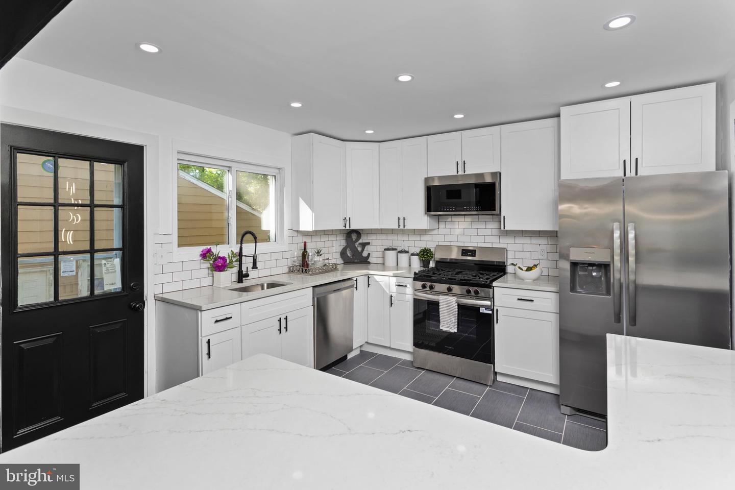 1498 Stuyvesant Ave Property Photo 13