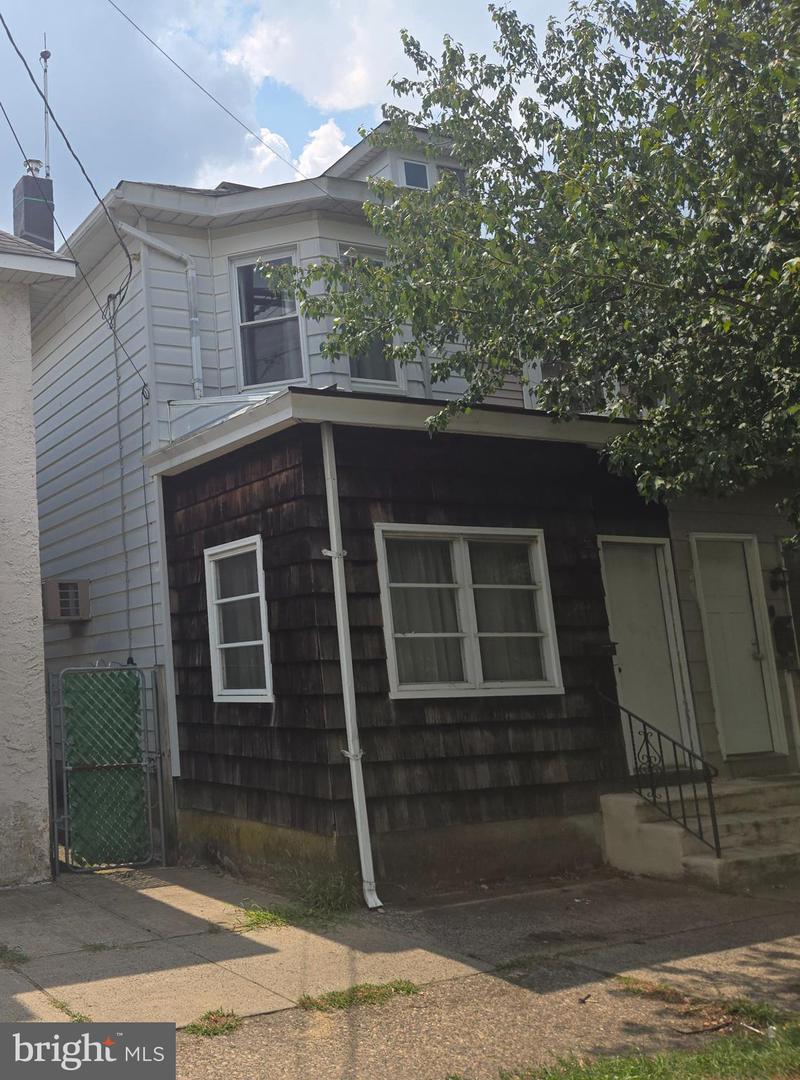 2839 S BROAD ST Property Photo 1