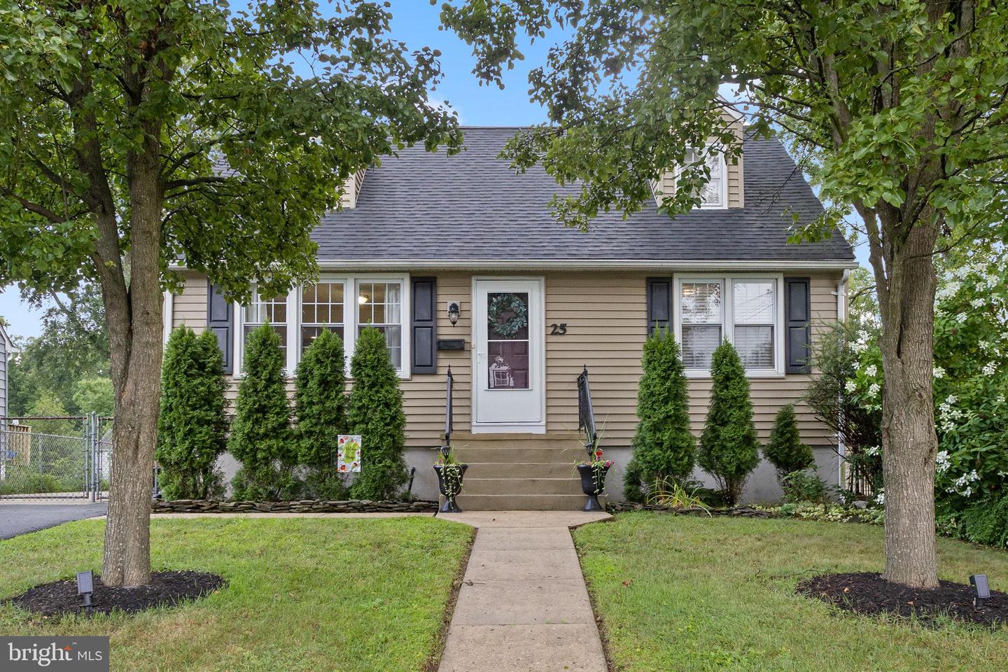 25 Elmore Ave Property Photo 1