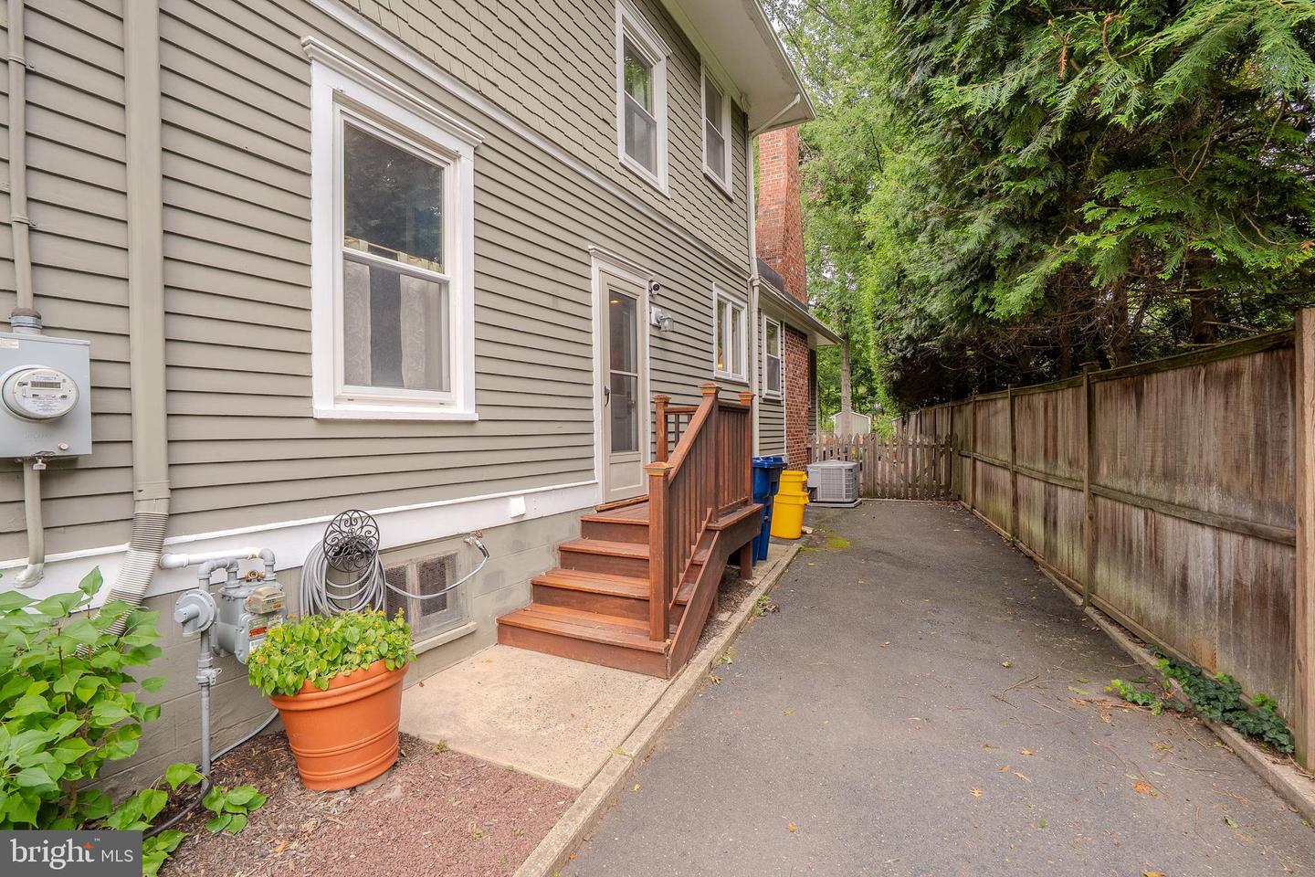 17 E Franklin Ave Property Photo 4