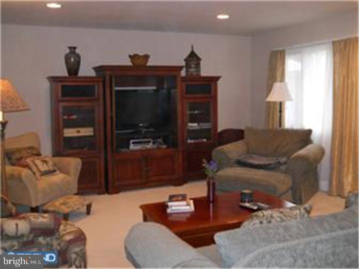 9 Lexington Ct Property Photo 2