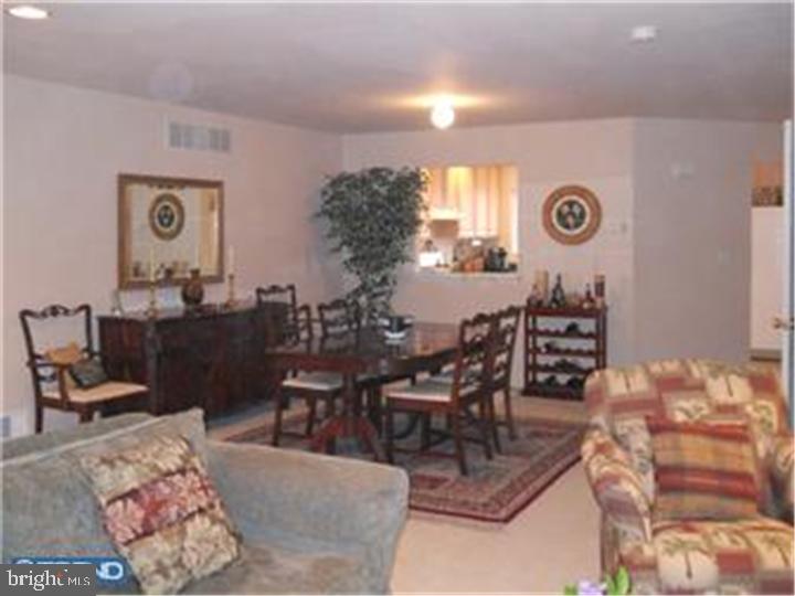 9 Lexington Ct Property Photo 4