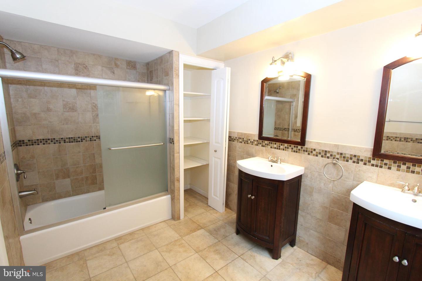 110 Biscayne Ct #8 Property Photo 17
