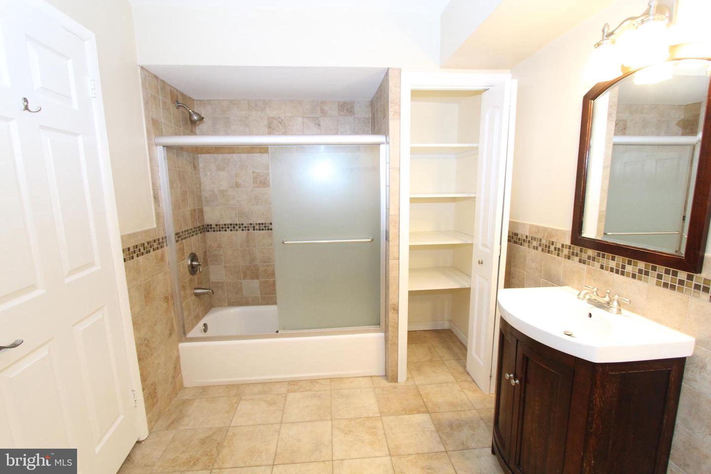 110 Biscayne Ct #8 Property Photo 18
