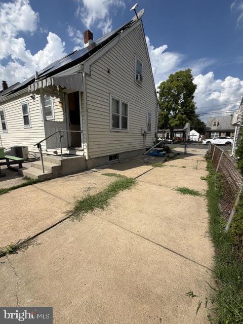 433 Randall Ave Property Photo 5