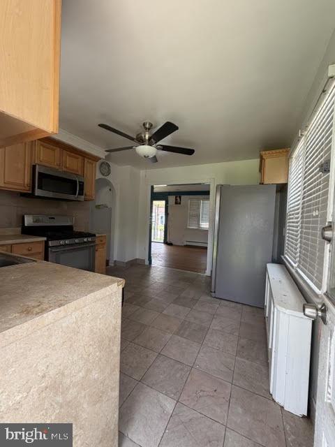 433 Randall Ave Property Photo 6