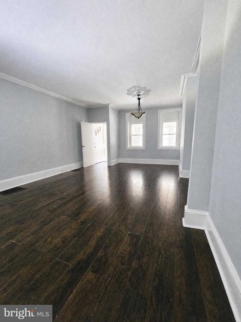 302 PENNINGTON AVE