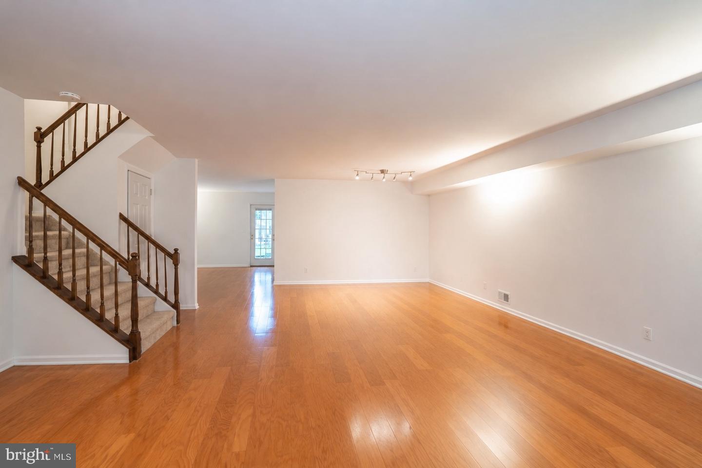 3 Towpath Ct Property Photo 5