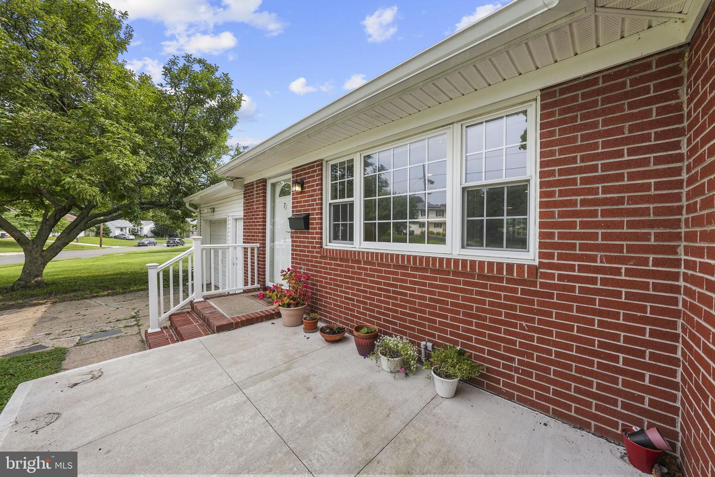 71 Hardwick Dr Property Photo 2