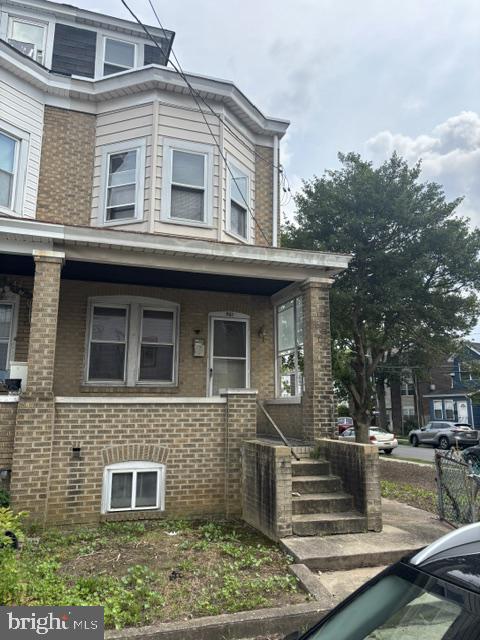 207 ELLIS AVE Property Photo 1