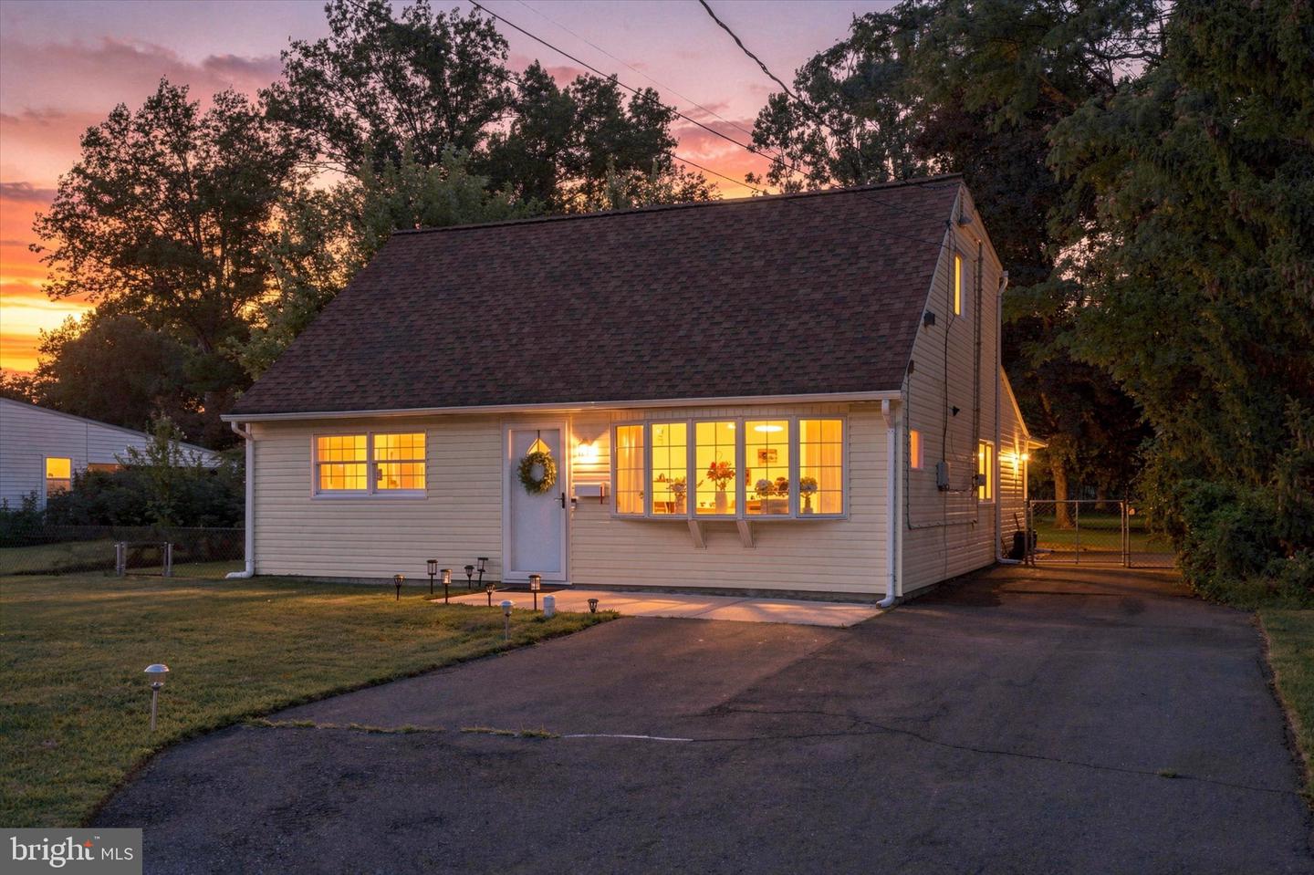 49 DUNMORE AVE Property Photo 1
