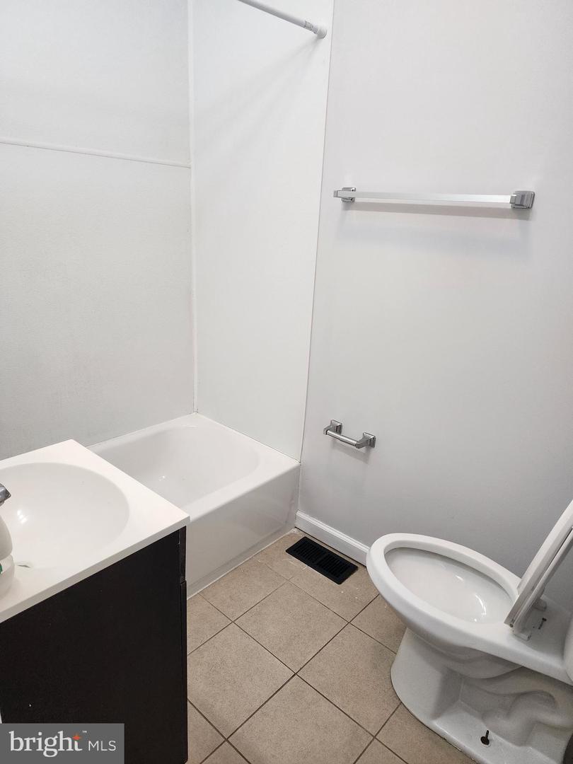 1406--1408 S Broad St #unit #2 1408 Property Photo 7