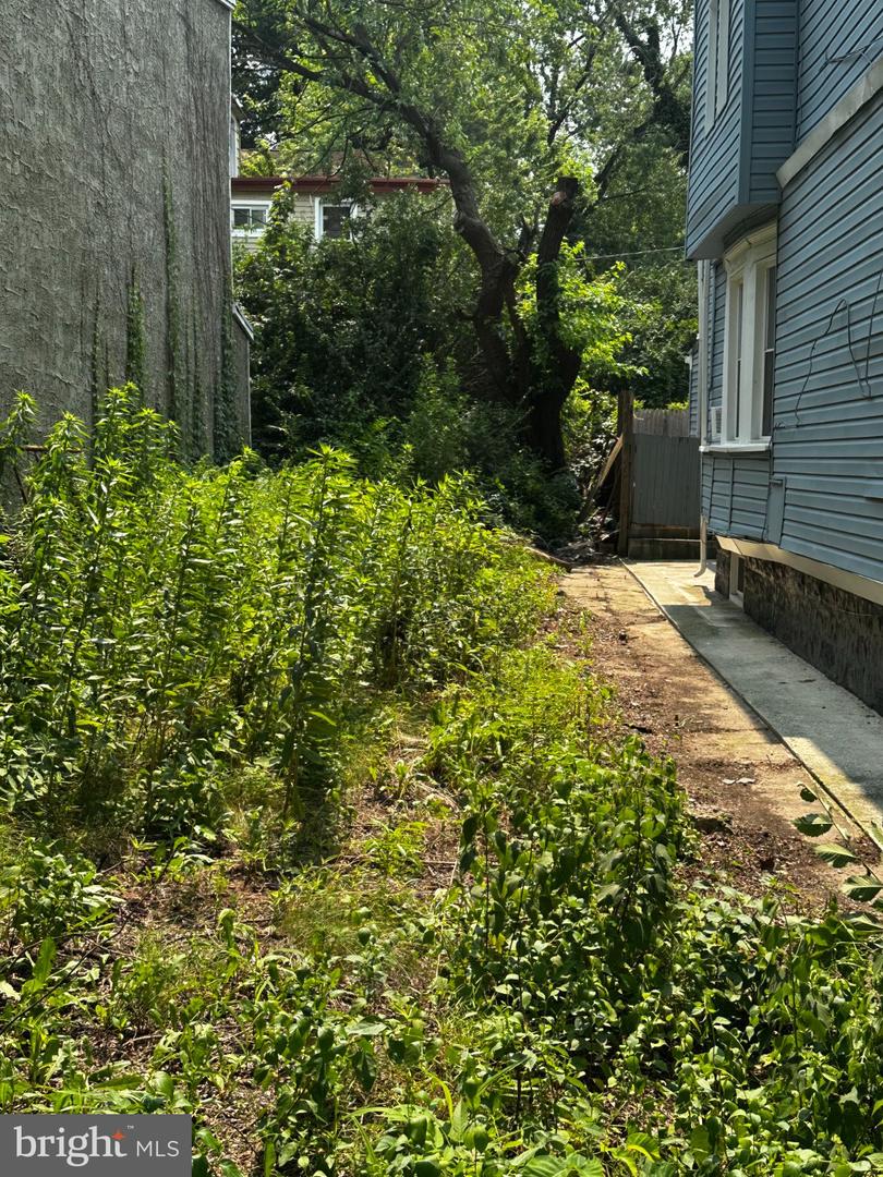 1625 E State St Property Photo 1