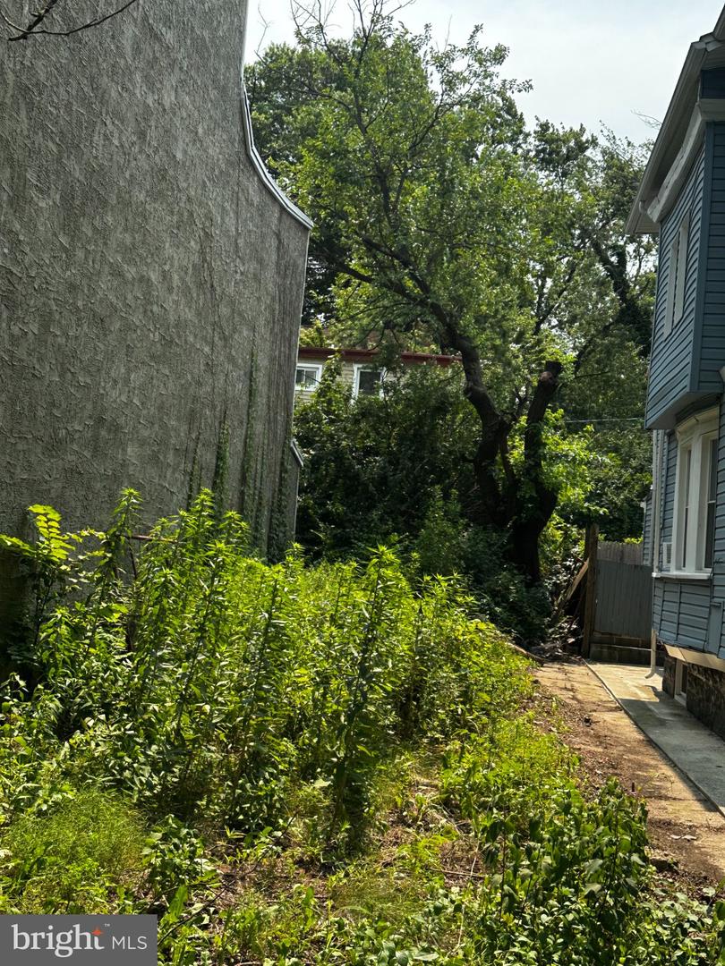 1625 E State St Property Photo 2