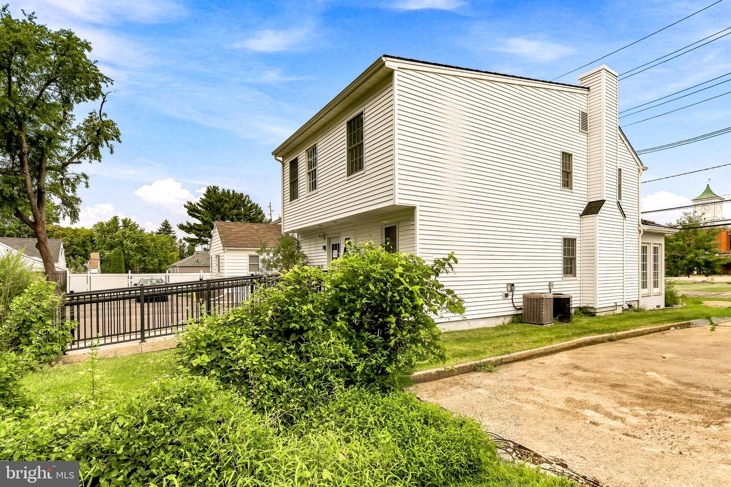 891 Parkway Ave Property Photo 34
