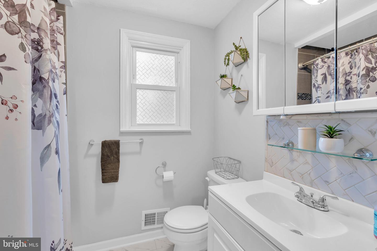 254 California Ave Property Photo 18