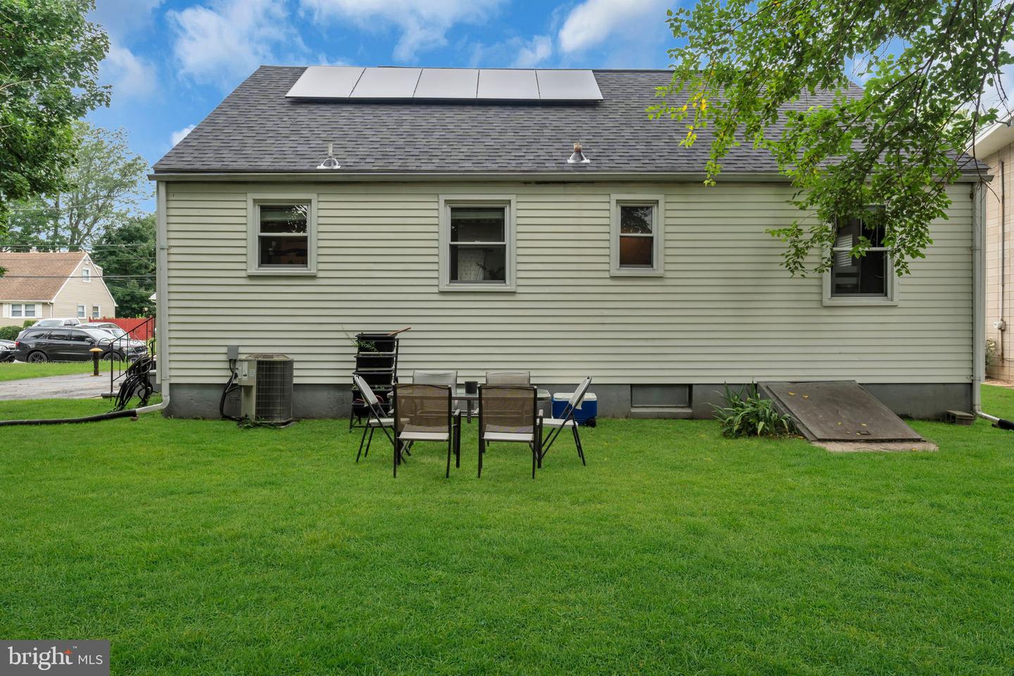 254 California Ave Property Photo 32