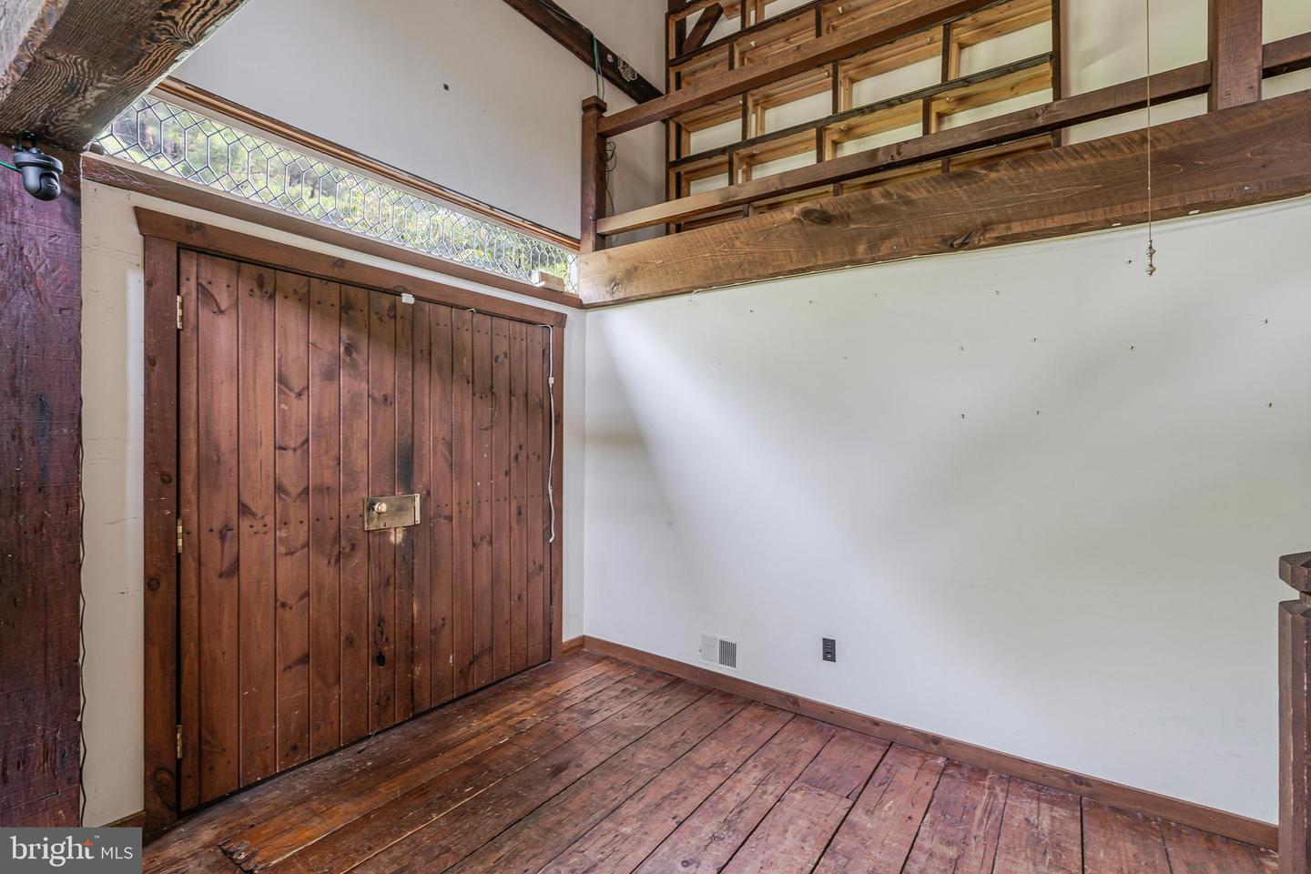 1570 Harbourton Rocktown Rd Property Photo 4
