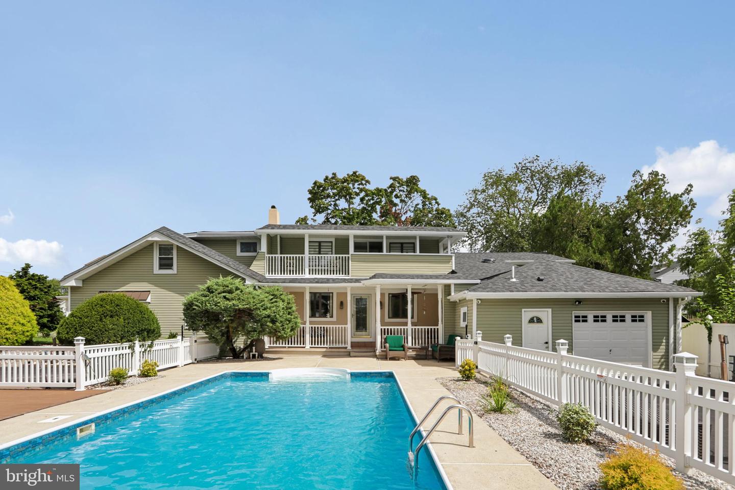 15 DOUGLAS AVE