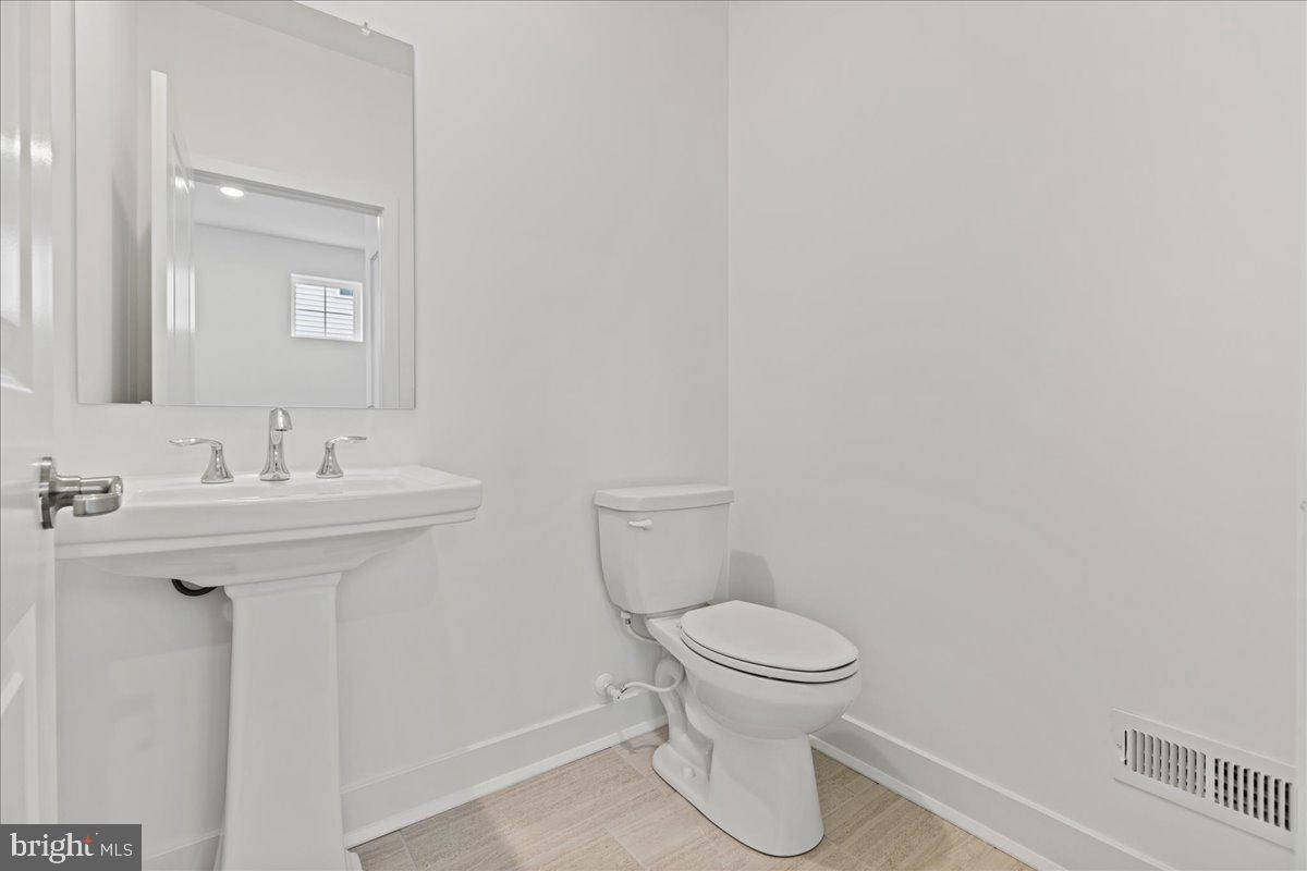 21 William Boyer Dr Property Photo 6