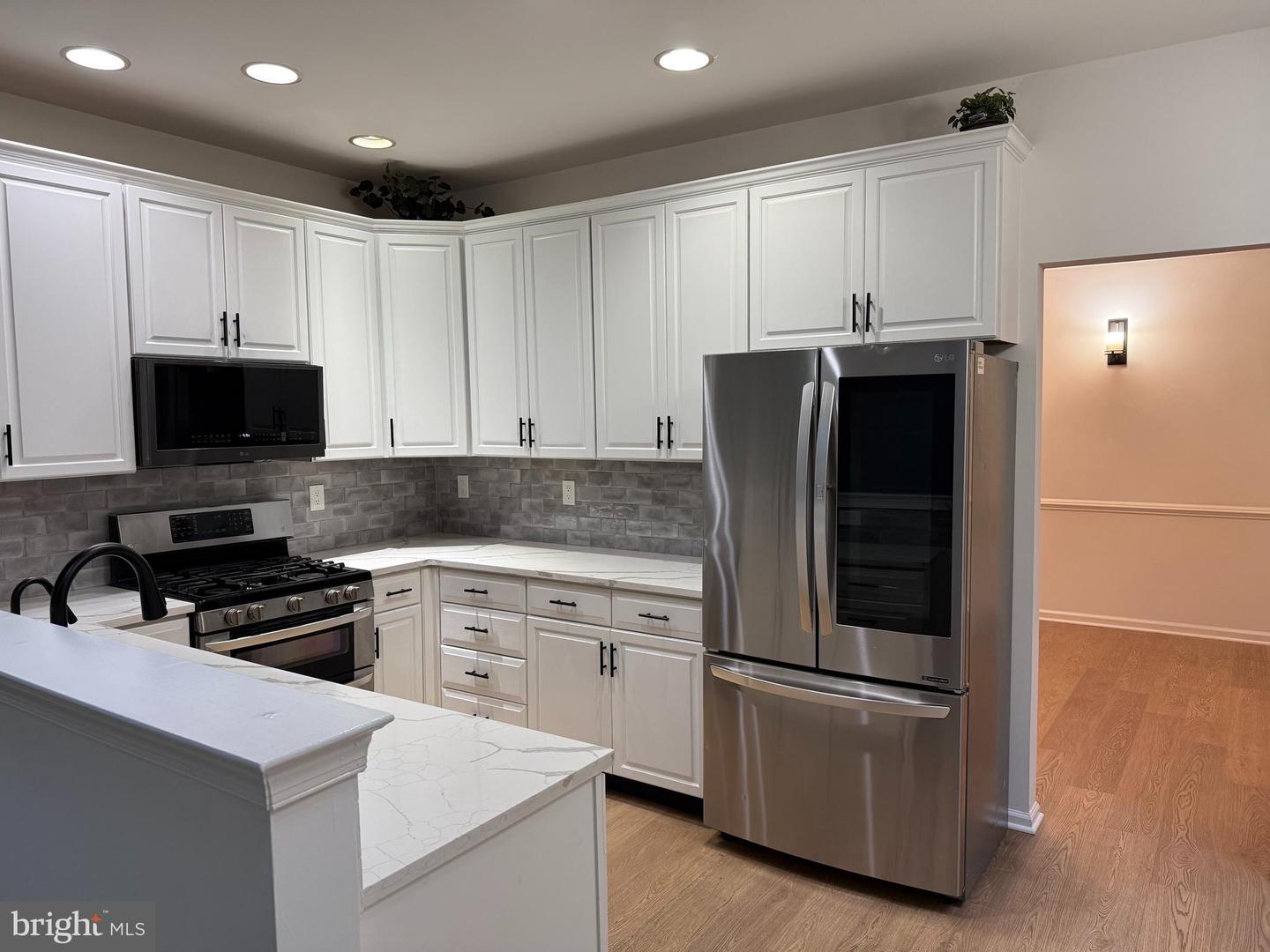 33 Brownstone Rd Property Photo 4
