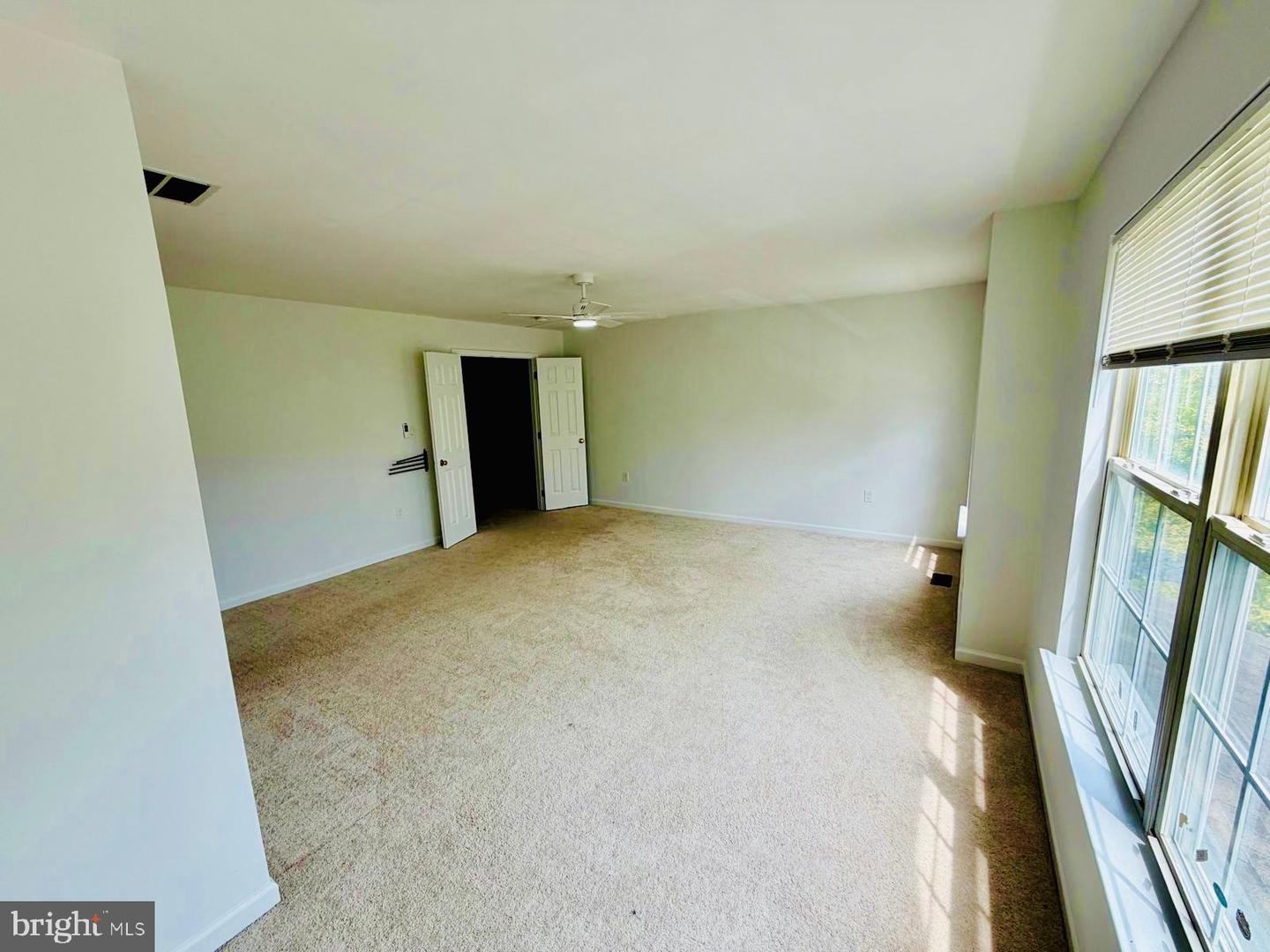 33 Brownstone Rd Property Photo 12