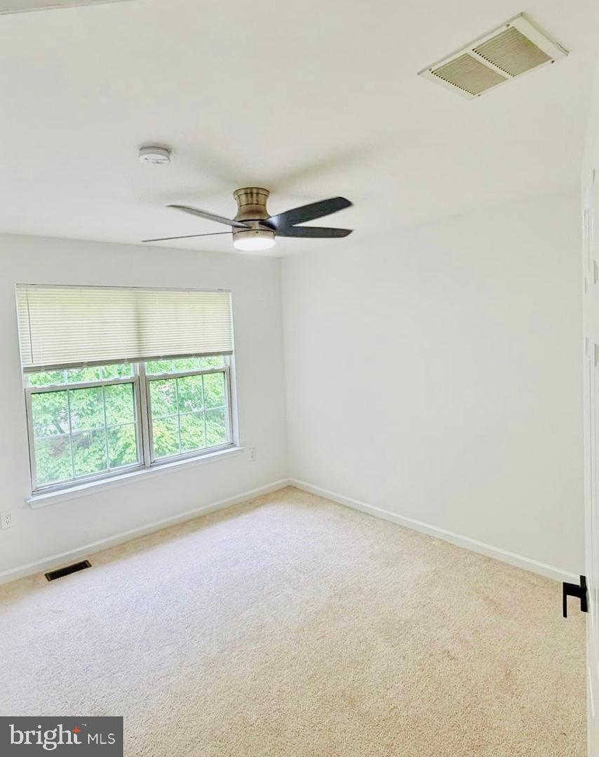 33 Brownstone Rd Property Photo 13