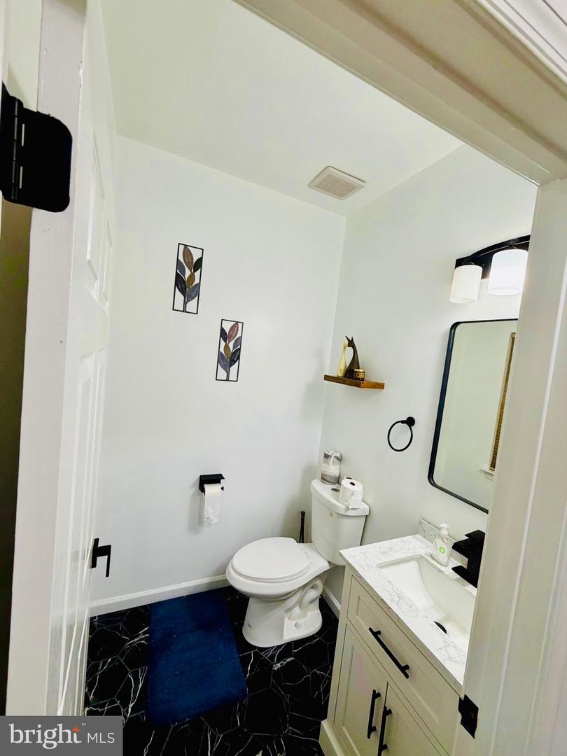 33 Brownstone Rd Property Photo 17