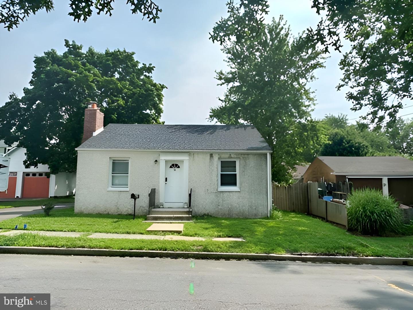 24 Seminary Ave Property Photo 2