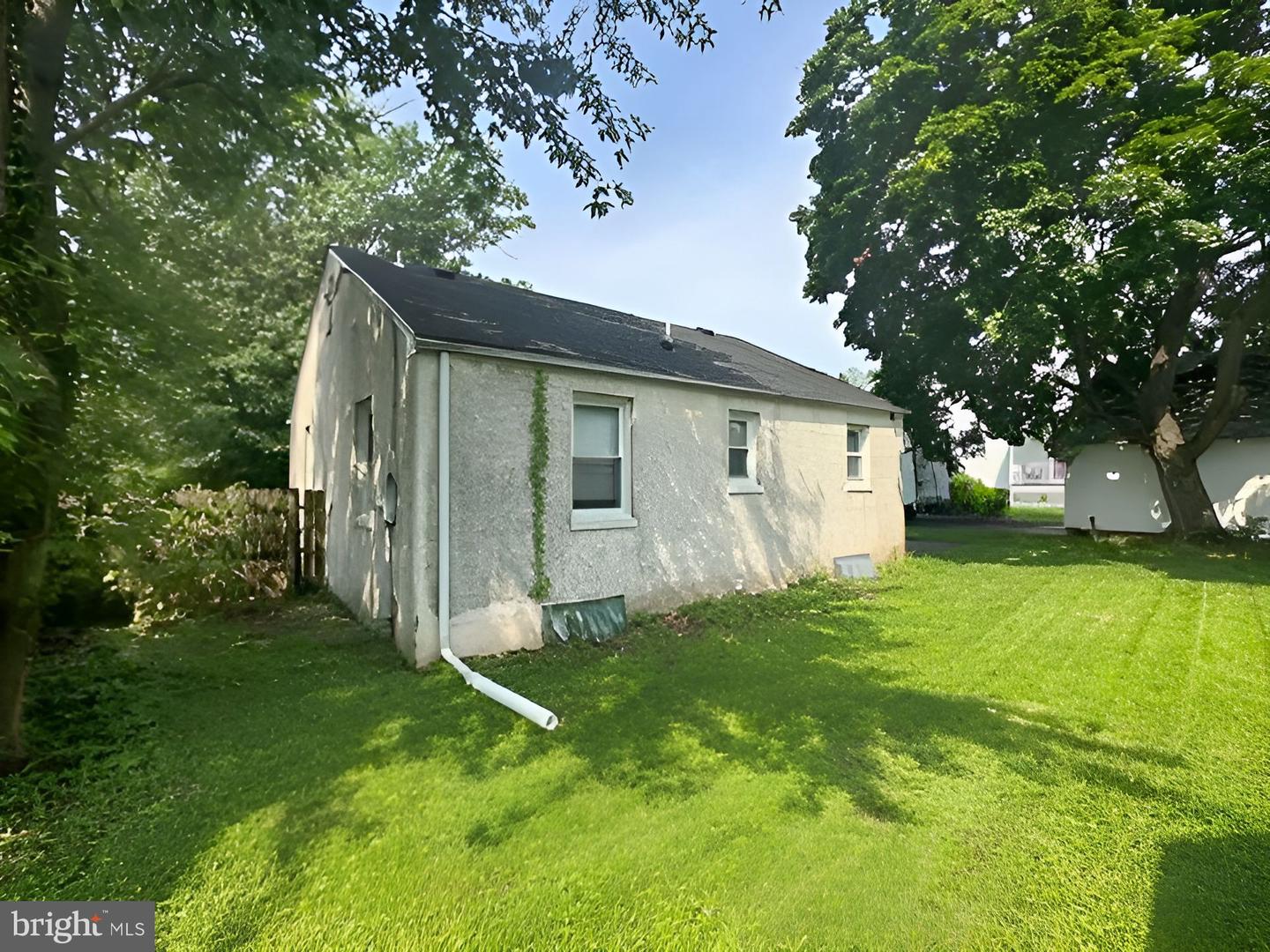 24 Seminary Ave Property Photo 4