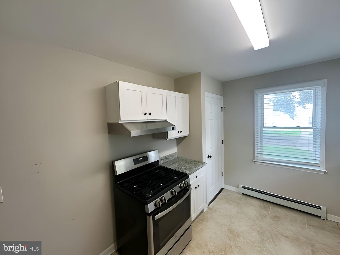 24 Seminary Ave Property Photo 6