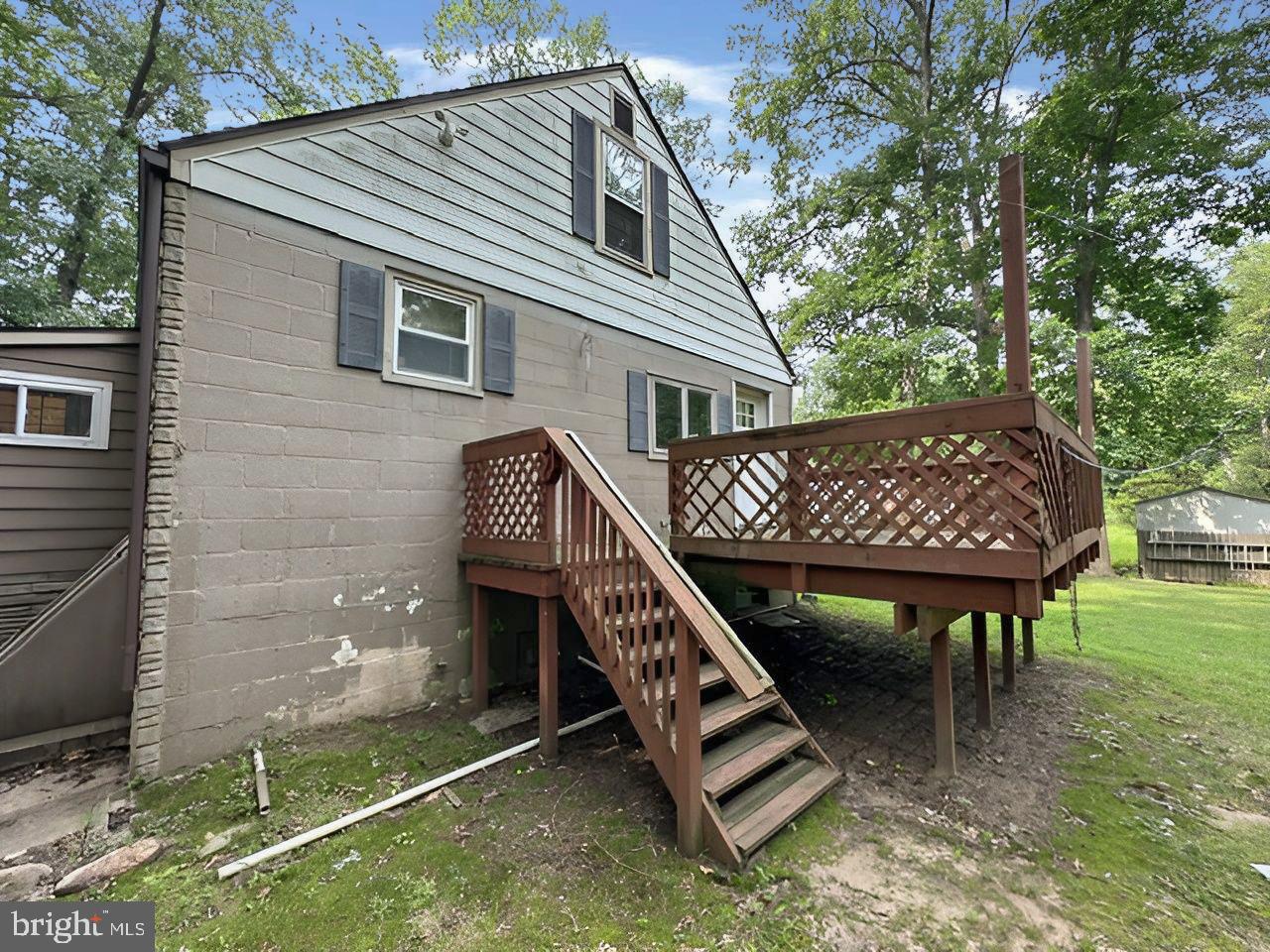 268 Sloan Ave Property Photo 8