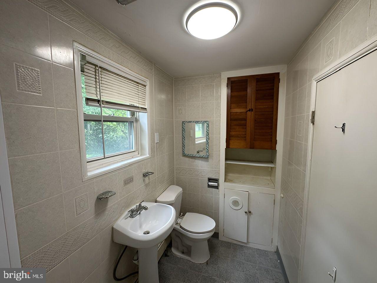 268 Sloan Ave Property Photo 15