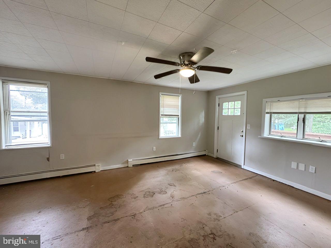 268 Sloan Ave Property Photo 19