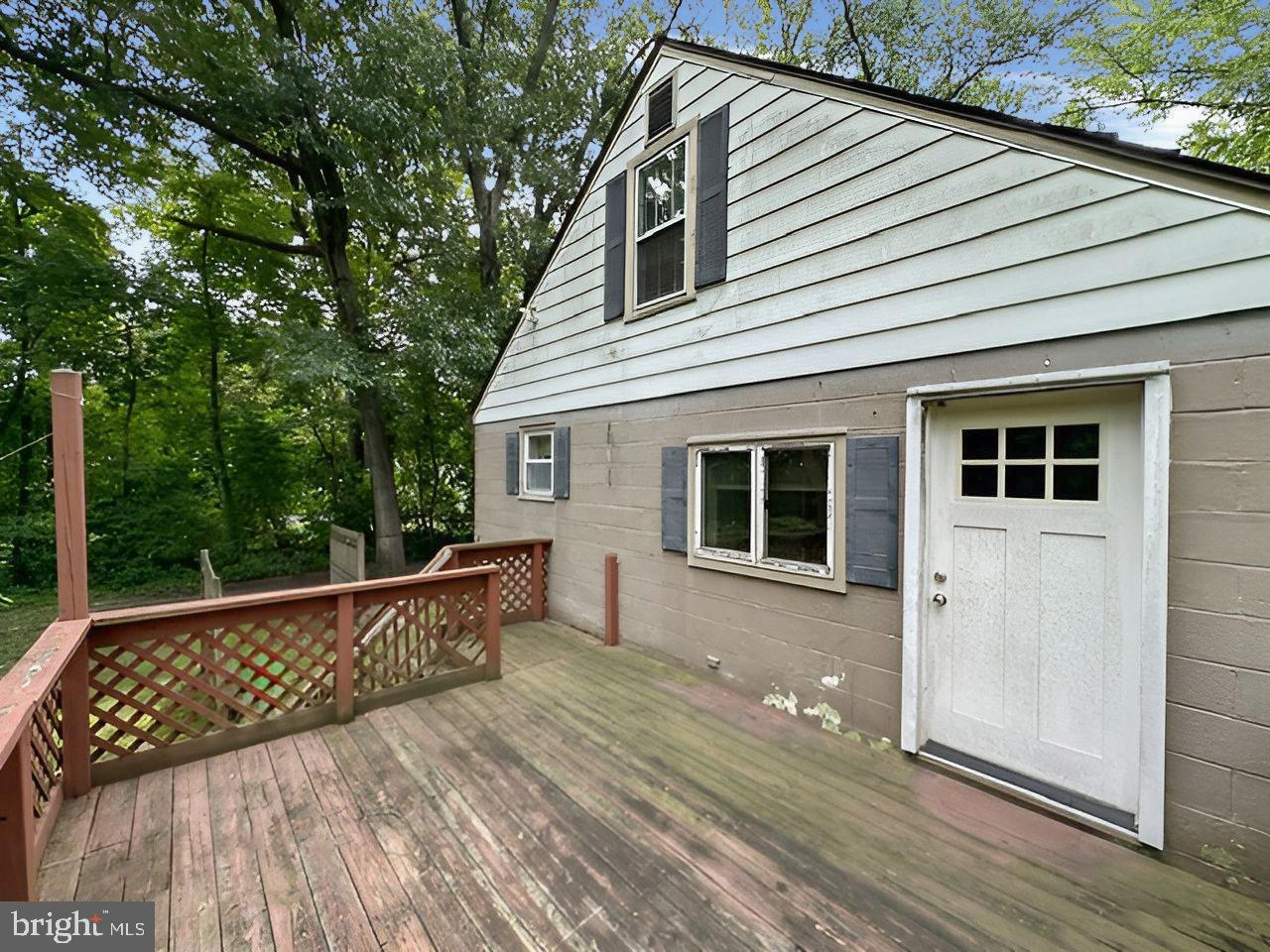 268 Sloan Ave Property Photo 20