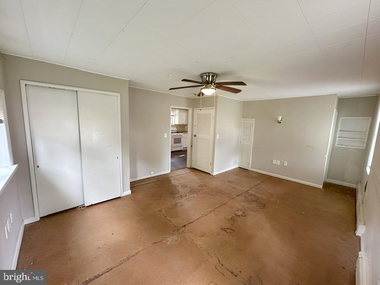 268 Sloan Ave Property Photo 23