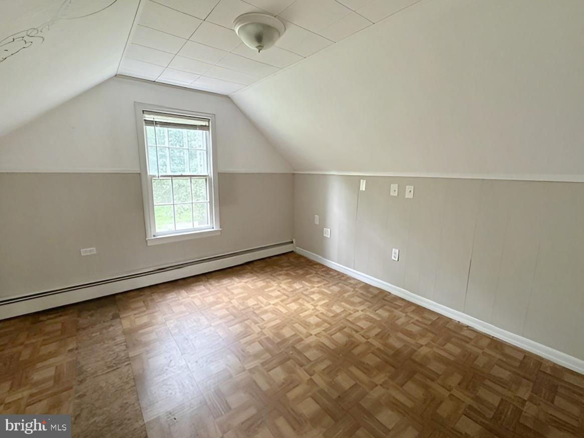 268 Sloan Ave Property Photo 28
