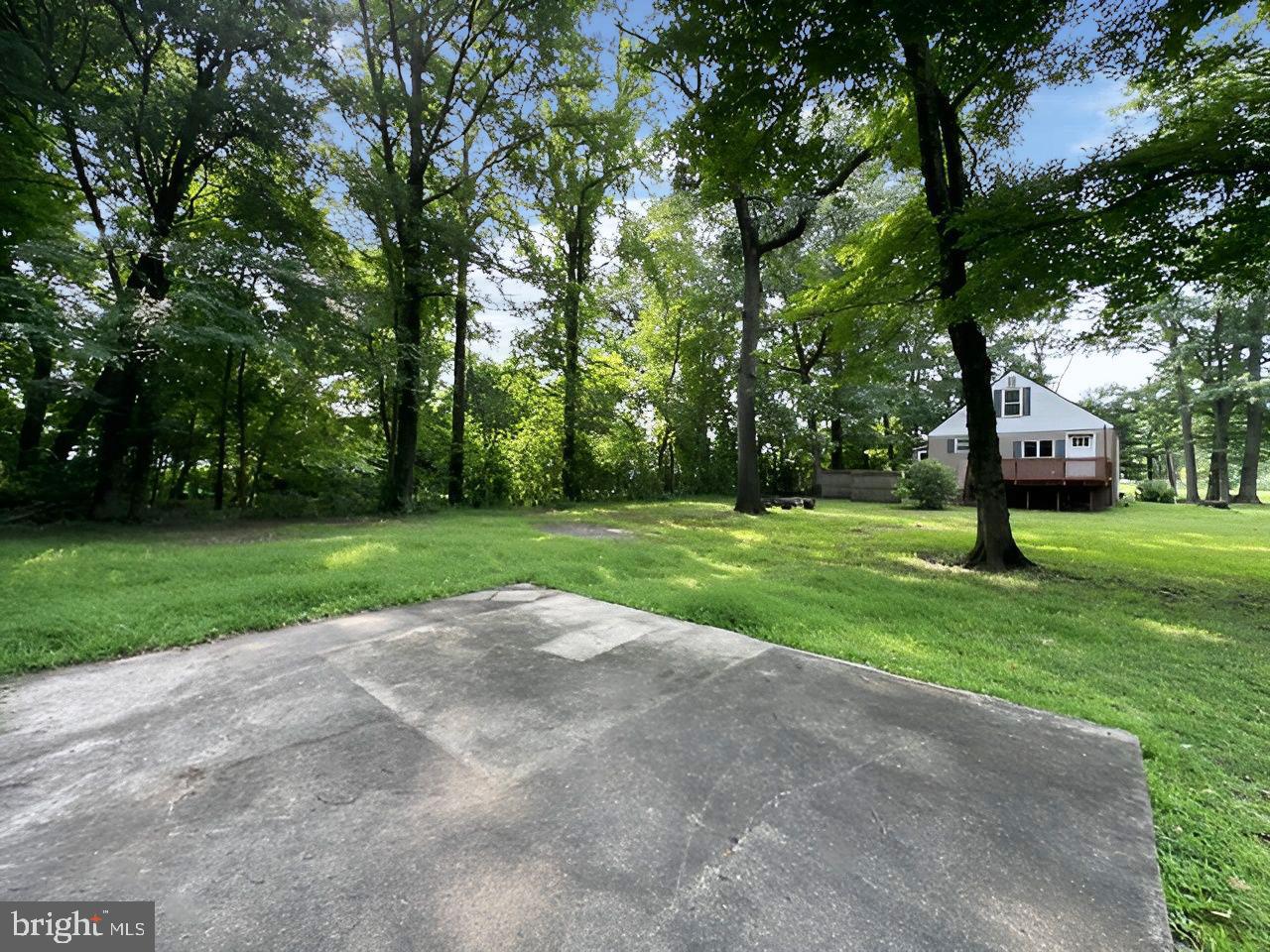 268 Sloan Ave Property Photo 35