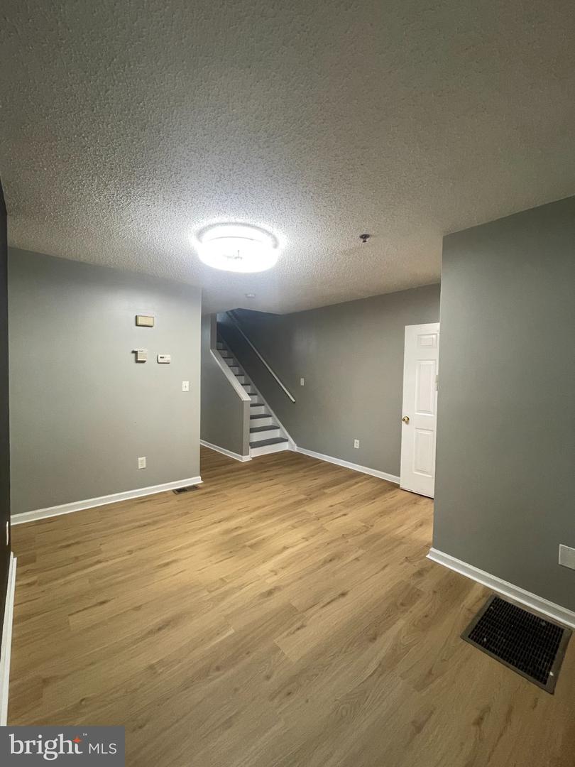 29 Carroll St Property Photo 6