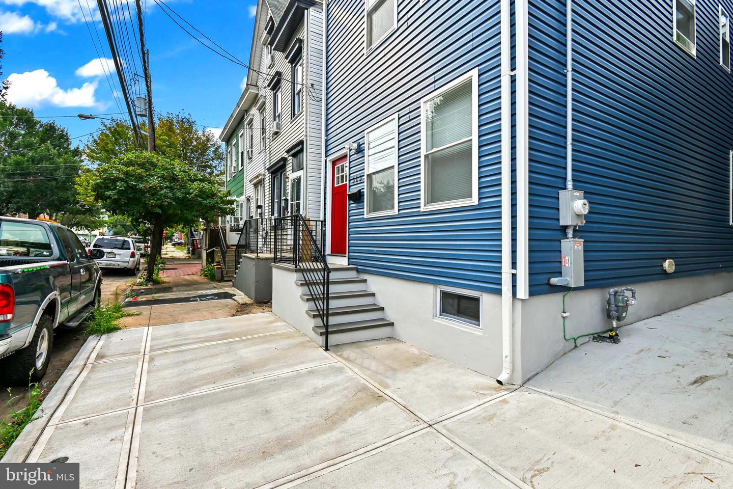 515 Genesee St Property Photo 4