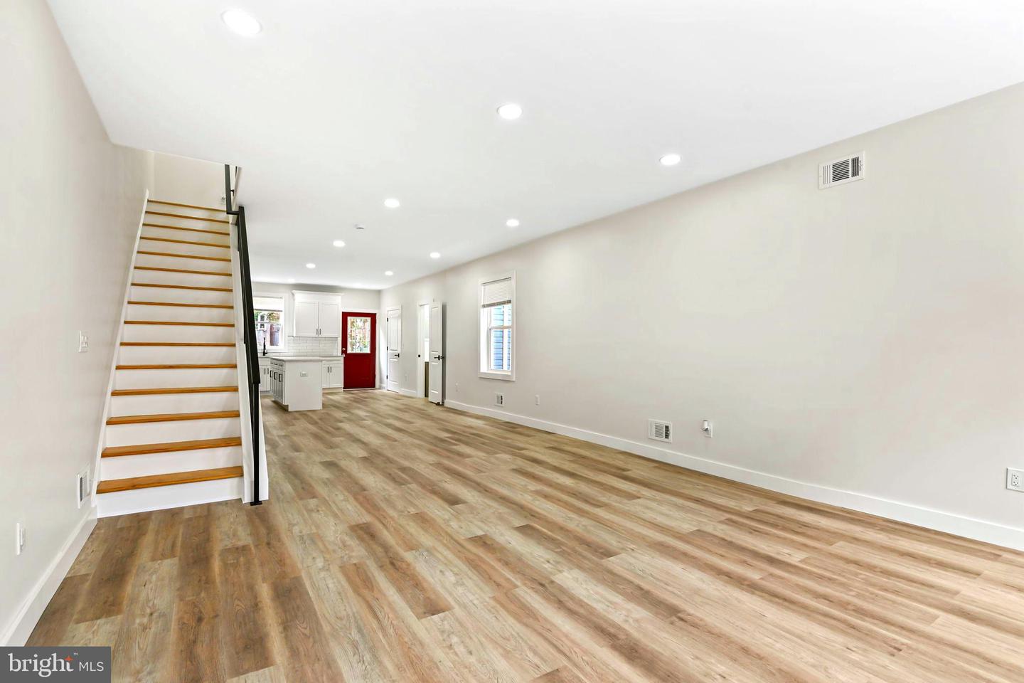 515 Genesee St Property Photo 7