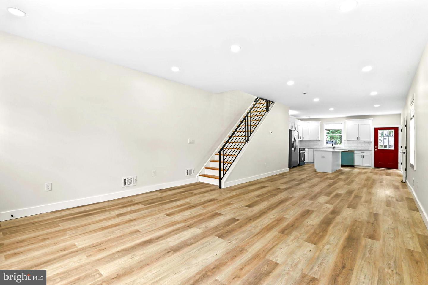 515 Genesee St Property Photo 8