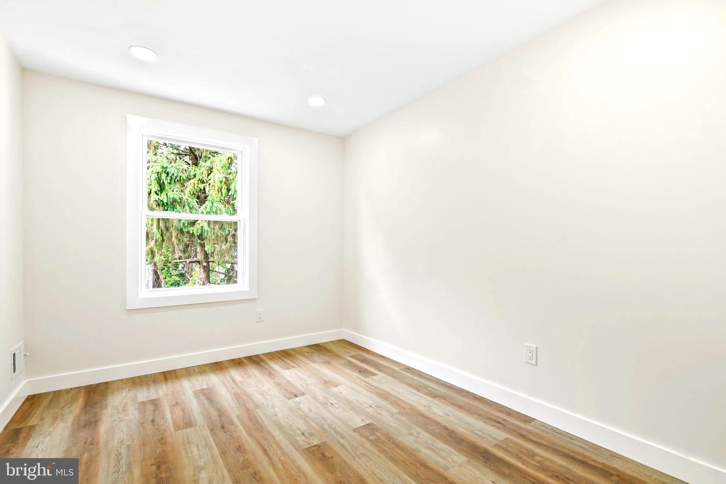 515 Genesee St Property Photo 19