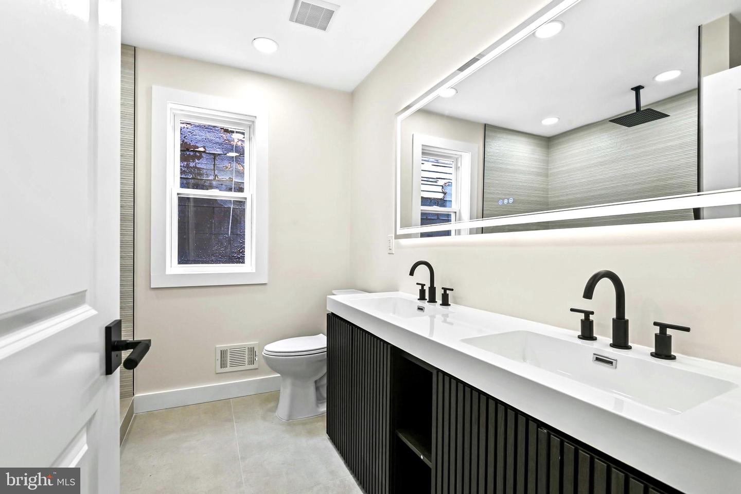515 Genesee St Property Photo 21