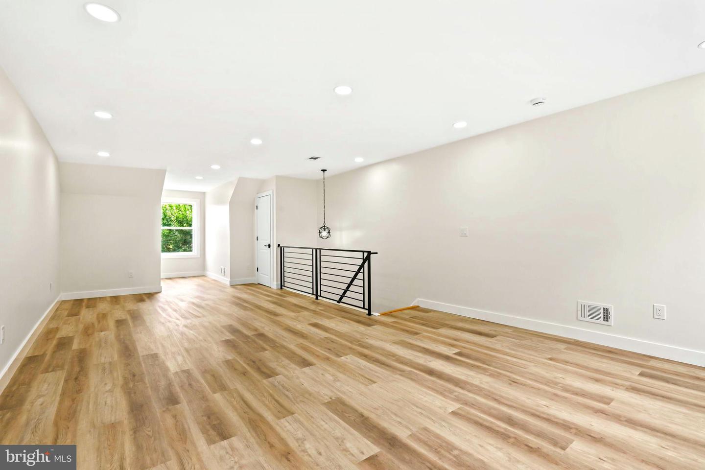 515 Genesee St Property Photo 30