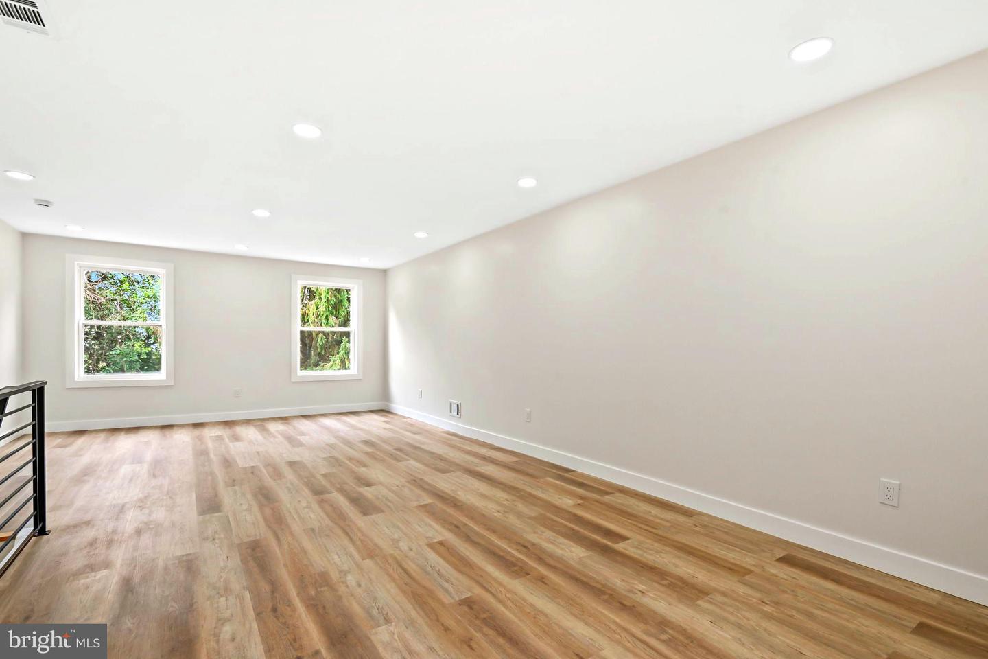 515 Genesee St Property Photo 32
