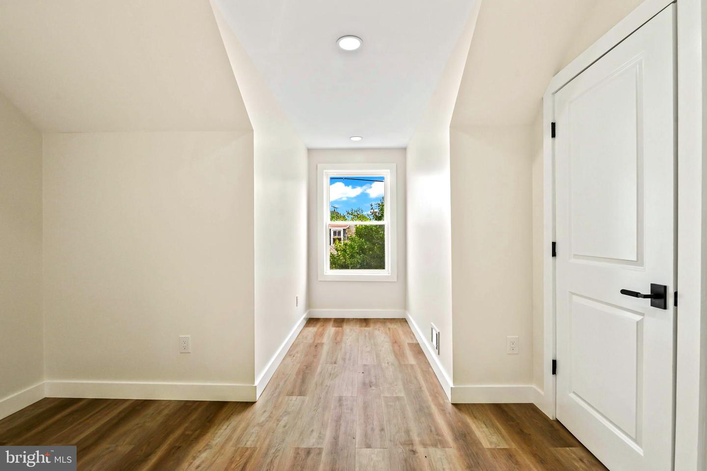 515 Genesee St Property Photo 33