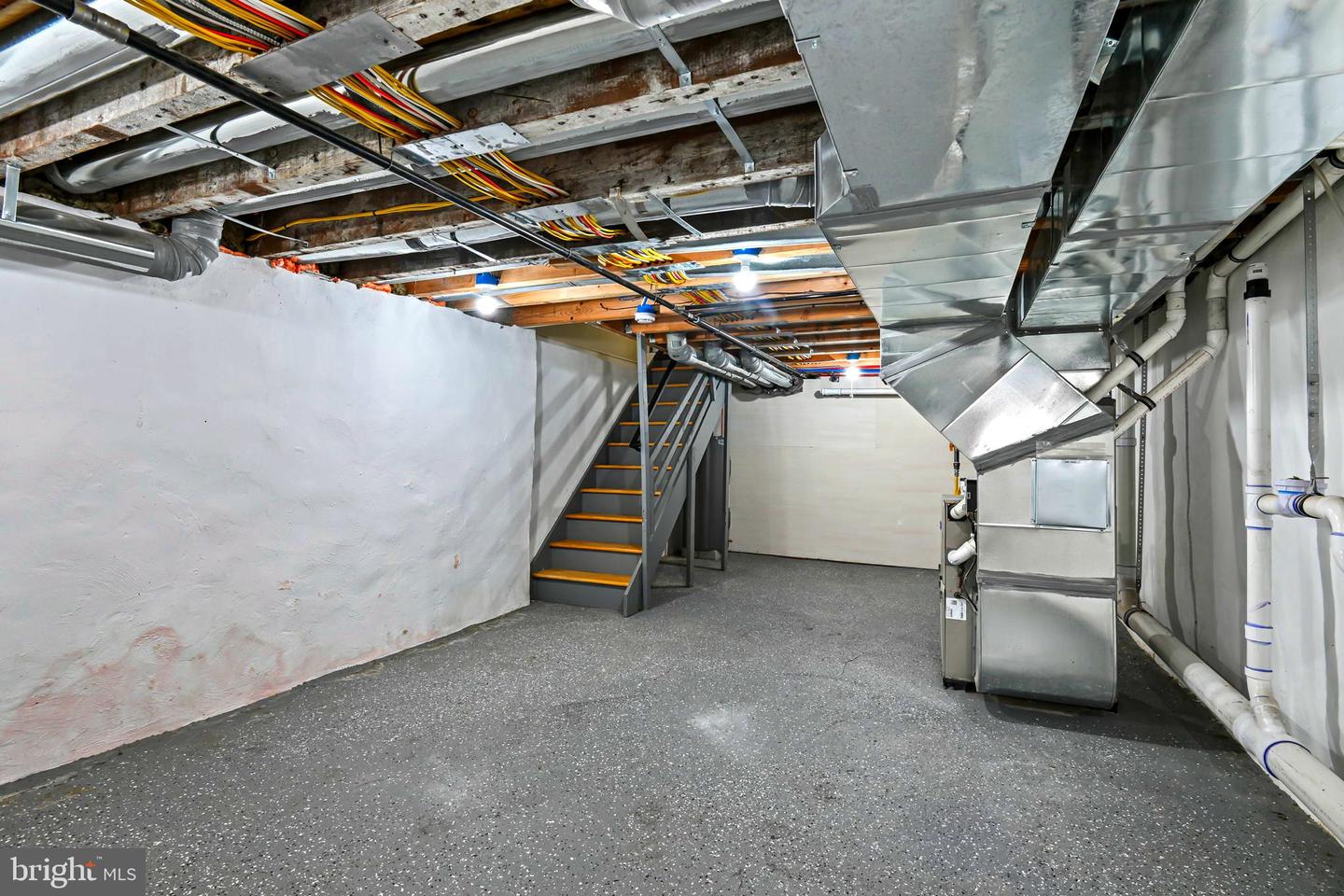 515 Genesee St Property Photo 34