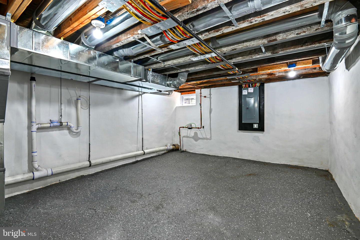 515 Genesee St Property Photo 35