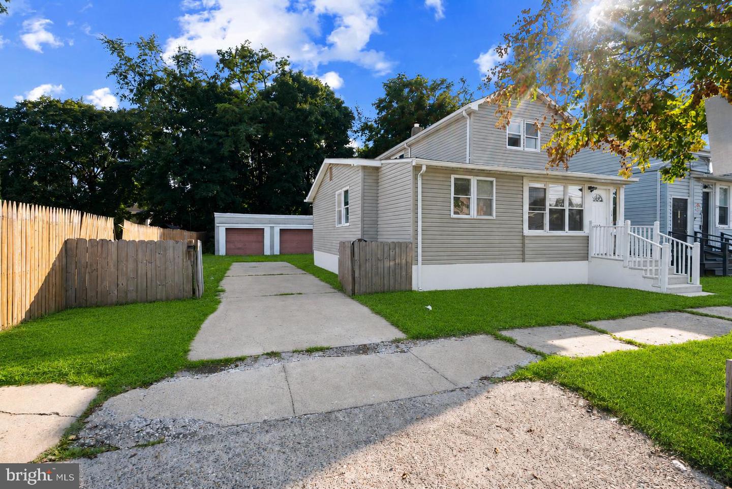 229 Parkinson Property Photo 2